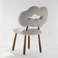 <a href=https://www.galeriegosserez.com/gosserez/artistes/donnersberg-emma.html>Emma Donnersberg</a> - Cloud chair I